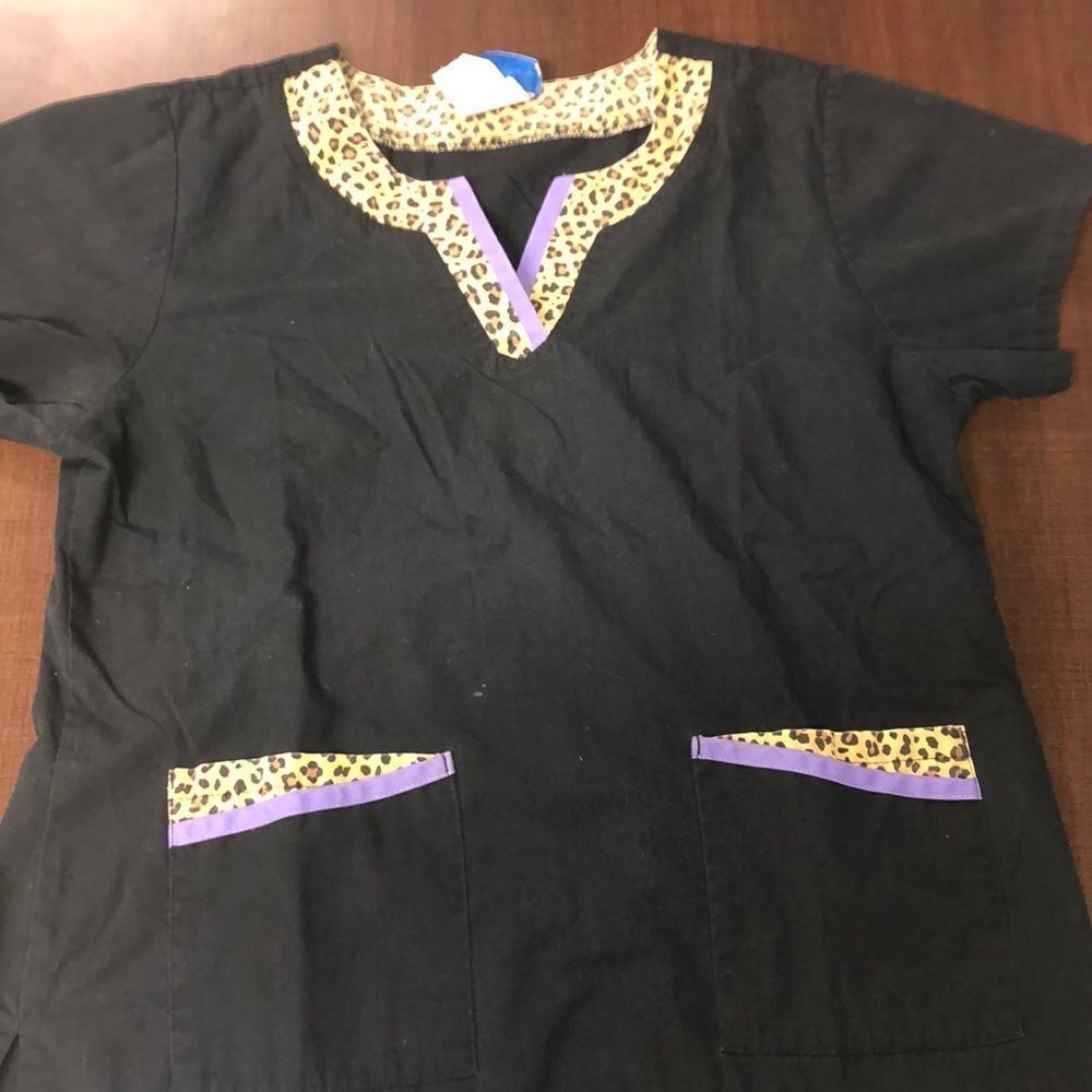Used Landau Large Cheetah Print medical top